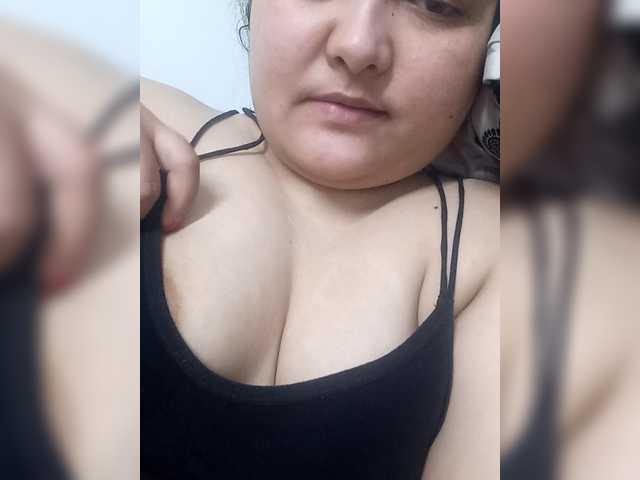 Molly-Janette's BongaCams show and profile