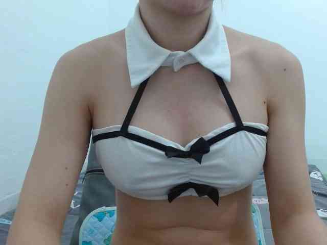 inHI's webcam live show