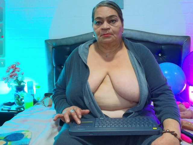 VickyBoobss's BongaCams show and profile