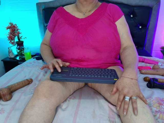 VickyBoobss's BongaCams show and profile