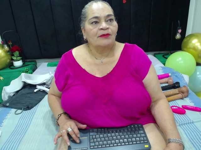 le modèle QueenMatturex est en webcam porno dans un show sur le site bongacams, il possède les tags suivants: Latino/Hispanic,Brunette,Shaved