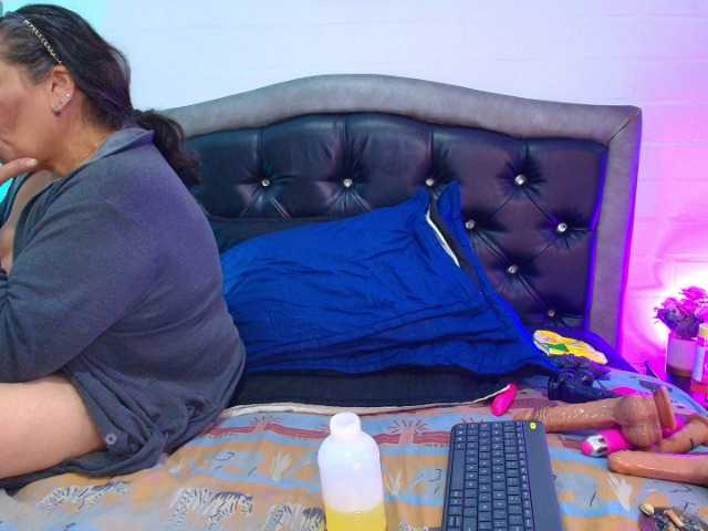 VickyBoobss's BongaCams show and profile