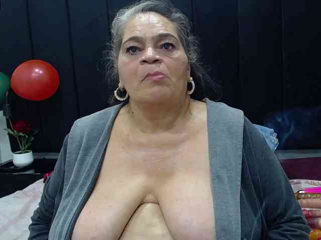 VickyBoobss bongacams