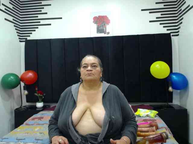 QueenMatturex webcam