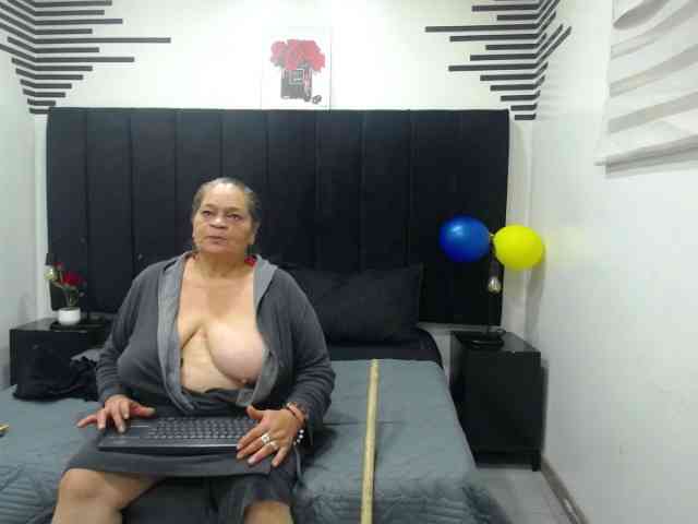QueenMatturex webcam