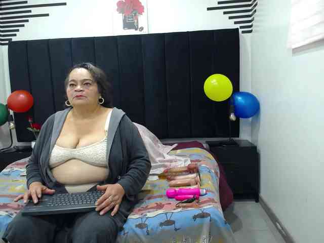 QueenMatturex webcam