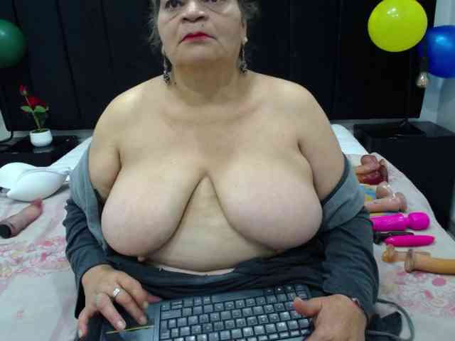 QueenMatturex webcam