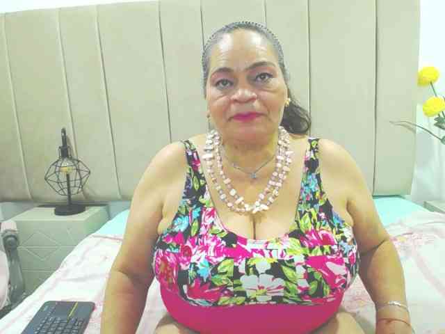 live sex chat room VickyBoobss