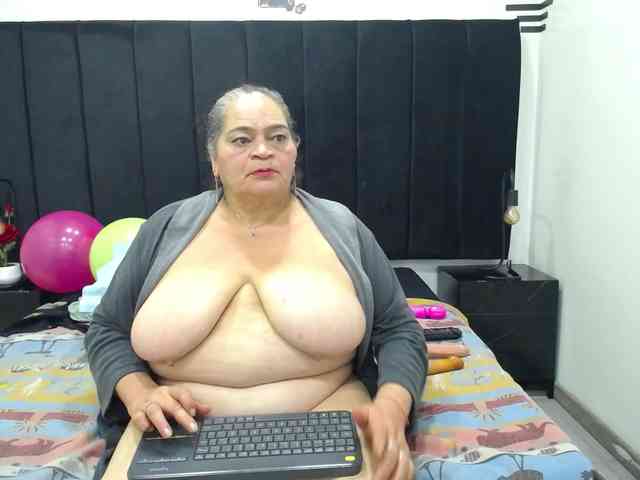 QueenMatturex webcam