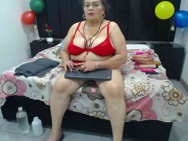 VickyBoobss bongacams