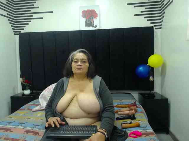 QueenMatturex webcam