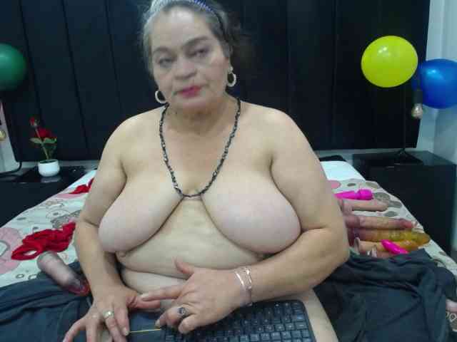 VickyBoobss bongacams