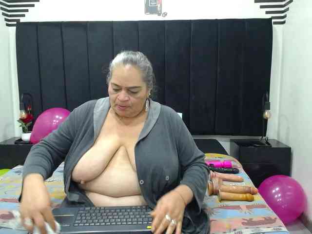 QueenMatturex webcam