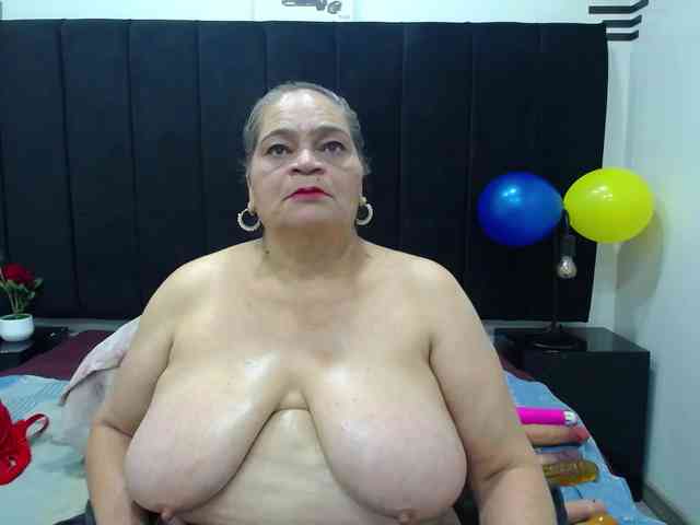 VickyBoobss bongacams