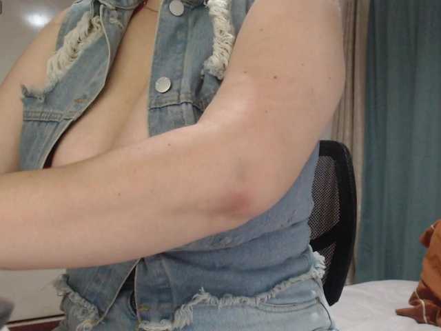 naturalmoommy from BongaCams