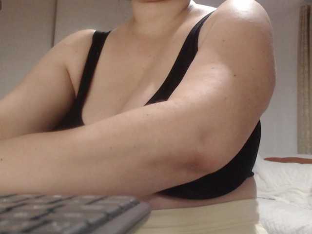 naturalmoommy from BongaCams