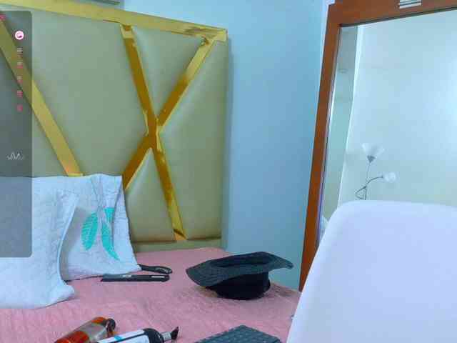 naturalmoommy webcam