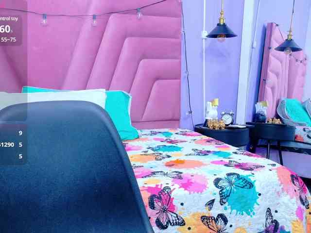 naturalmoommy webcam