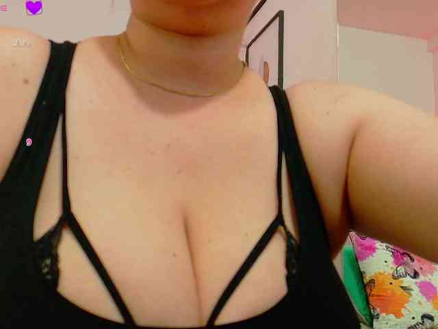 naturalmoommy webcam