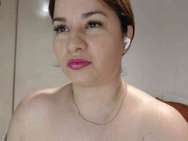 naturalmoommy webcam