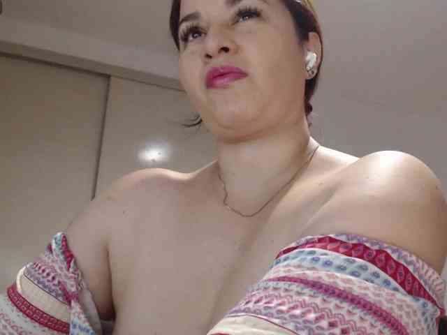 naturalmoommy webcam