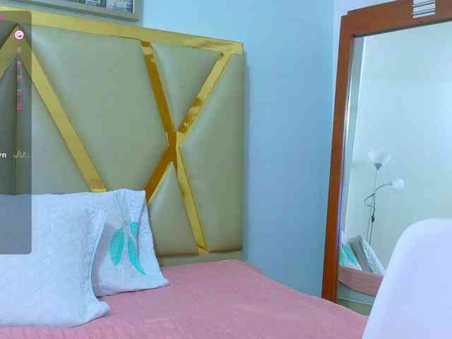naturalmoommy webcam