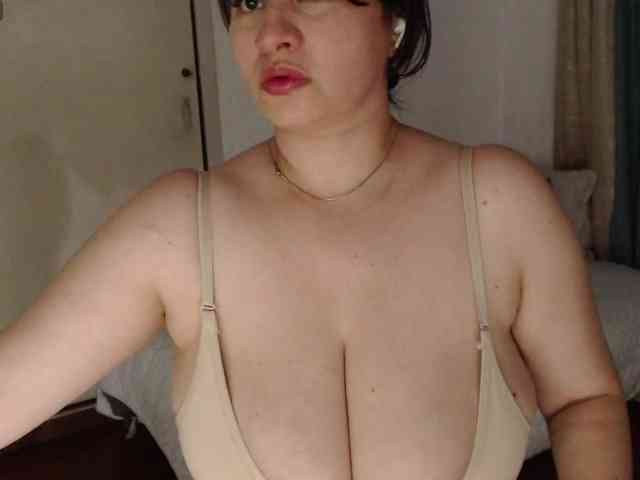 naturalmoommy webcam