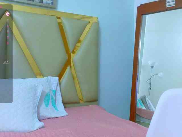 naturalmoommy webcam