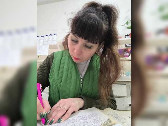 caroliiine's BongaCams show and profile