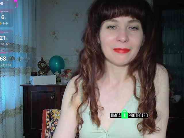 amateur pornstar Caroliiine