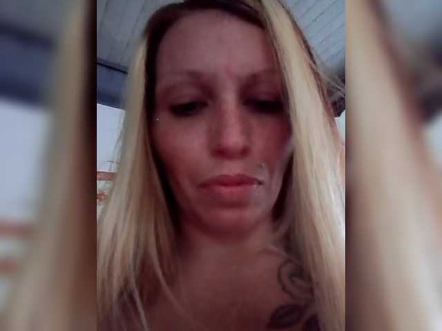 Meowzers7771's BongaCams show and profile