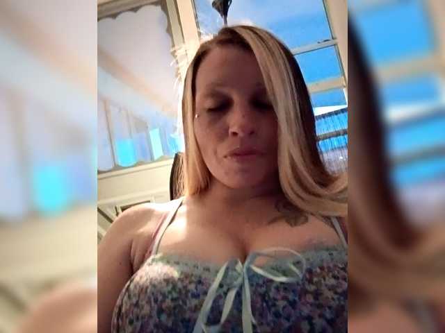 Meowzers7771's BongaCams show and profile