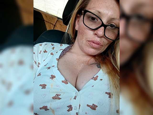 Meowzers7771's BongaCams show and profile