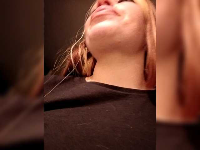 Meowzers7771's BongaCams show and profile