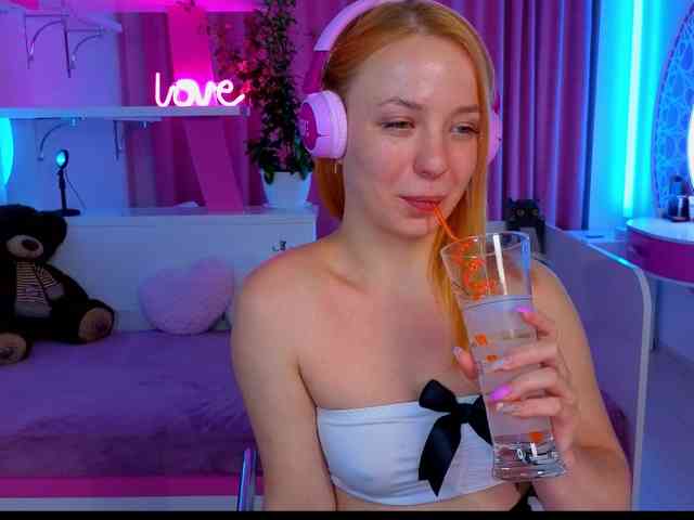 strip chat room -milla---