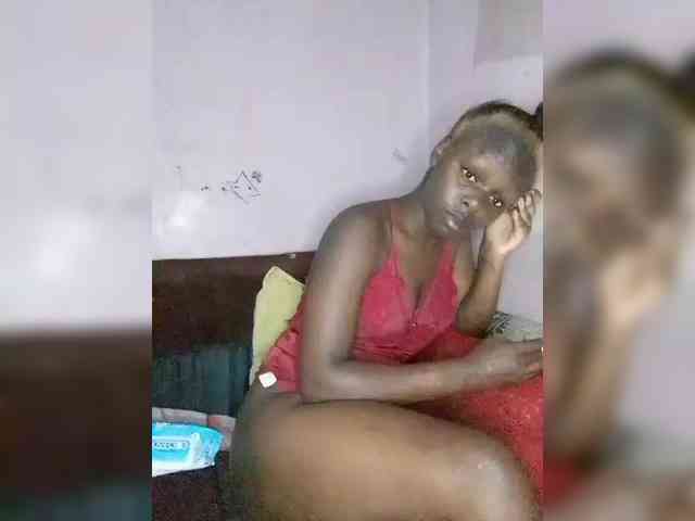 EbonyMeldine webcam
