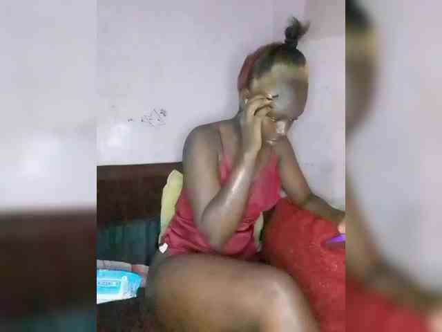 EbonyMeldine webcam