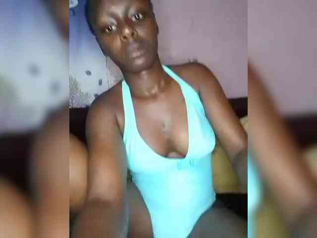 EbonyMeldine webcam