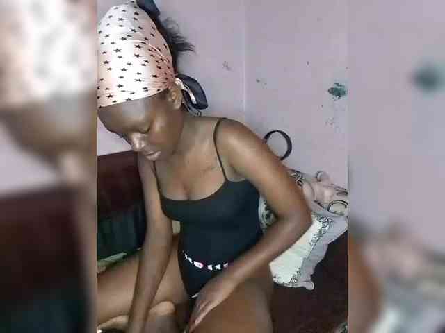 EbonyMeldine webcam
