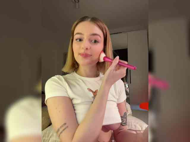 mandarinkaa Live Webcam on BongaCams