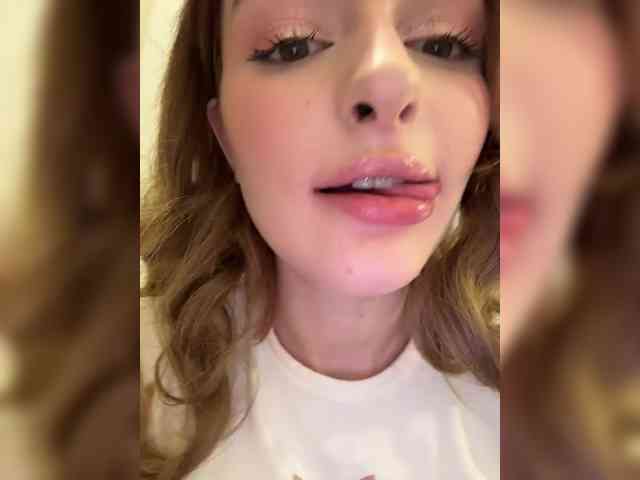 mandarinkaa Live Webcam on BongaCams