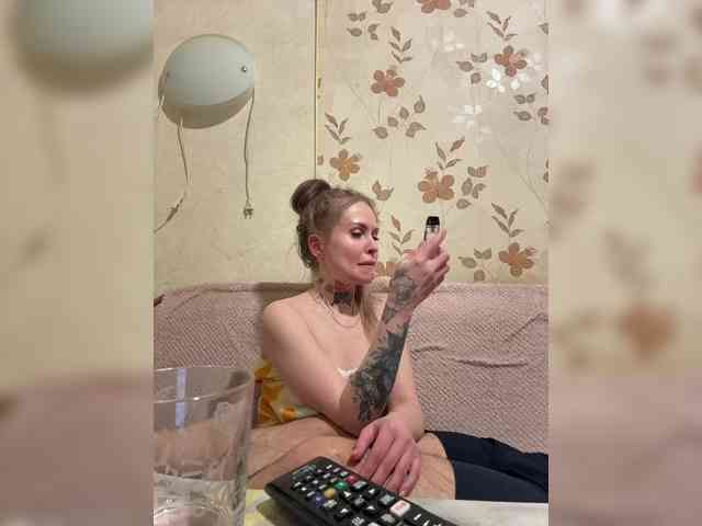 Letti28 Live Webcam on BongaCams