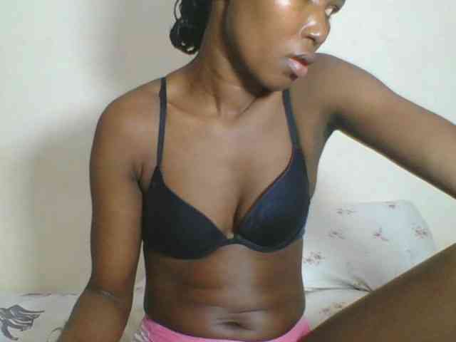 Ebonycutegal webcam
