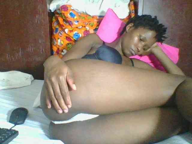 Ebonycutegal webcam