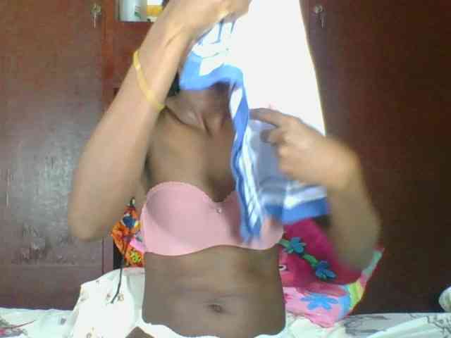 Ebonycutegal webcam
