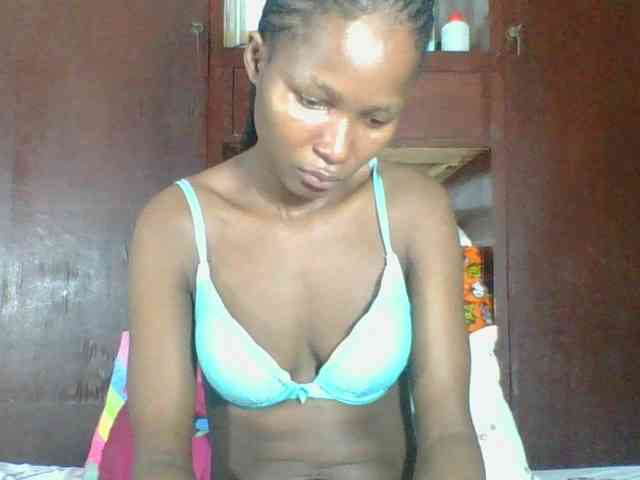 Ebonycutegal webcam