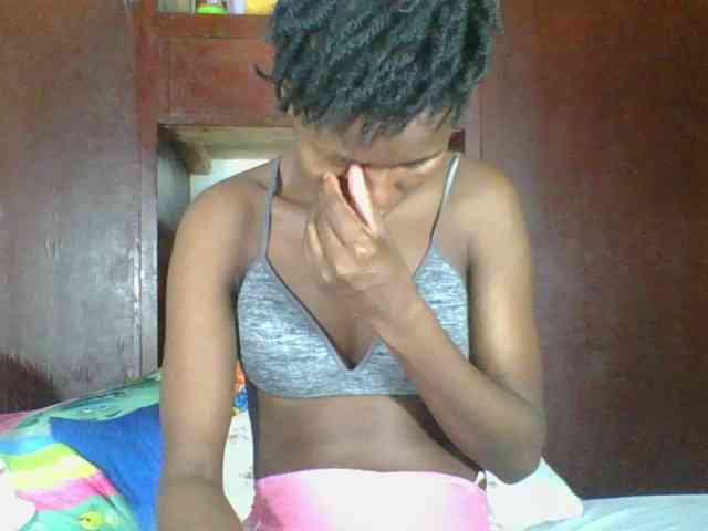 Ebonycutegal webcam