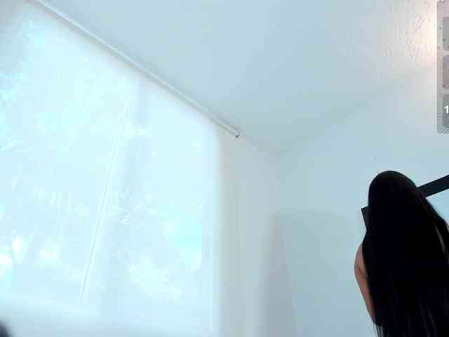 EmilyJhons webcam