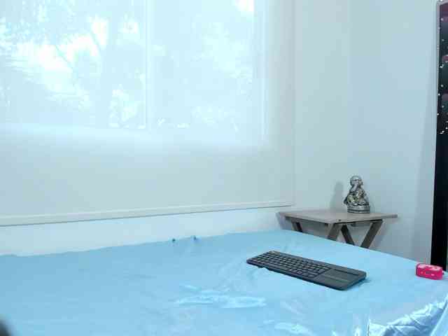 EmilyJhons webcam