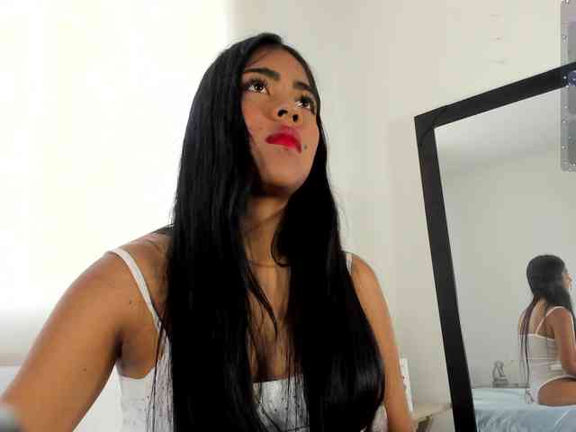 EmilyJhons webcam